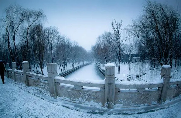 下雪飞机能正常飞行吗