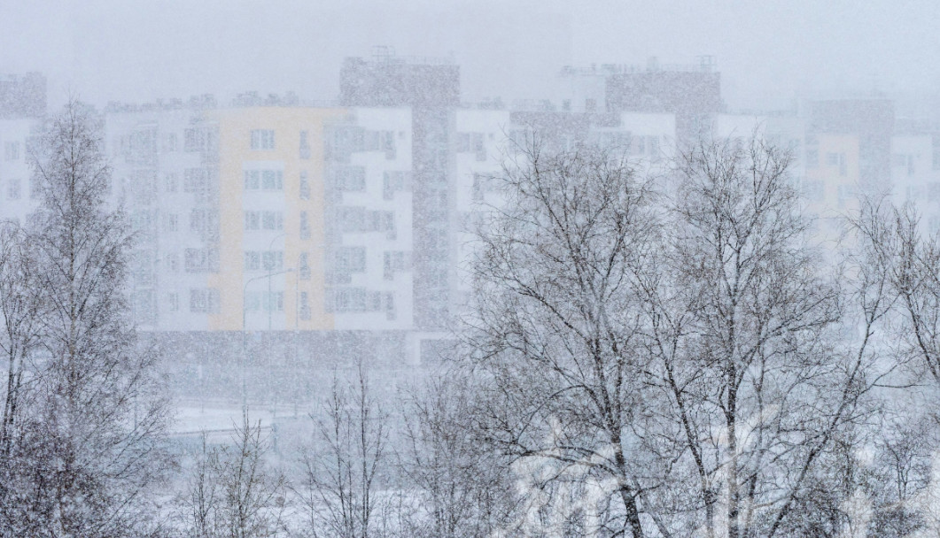 小伙玩雪次日失明确诊雪盲症