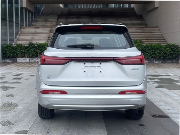 13.99万起 赛力斯蓝电E5上市：集成比亚迪DM-i、华为HiCar3.0