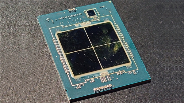 Intel首秀第五代至强CPU：60 核心？性能极高！