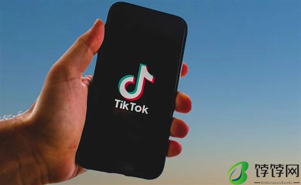 TikTok成为全球首个自动标记AI生成内容的社交媒体平台！