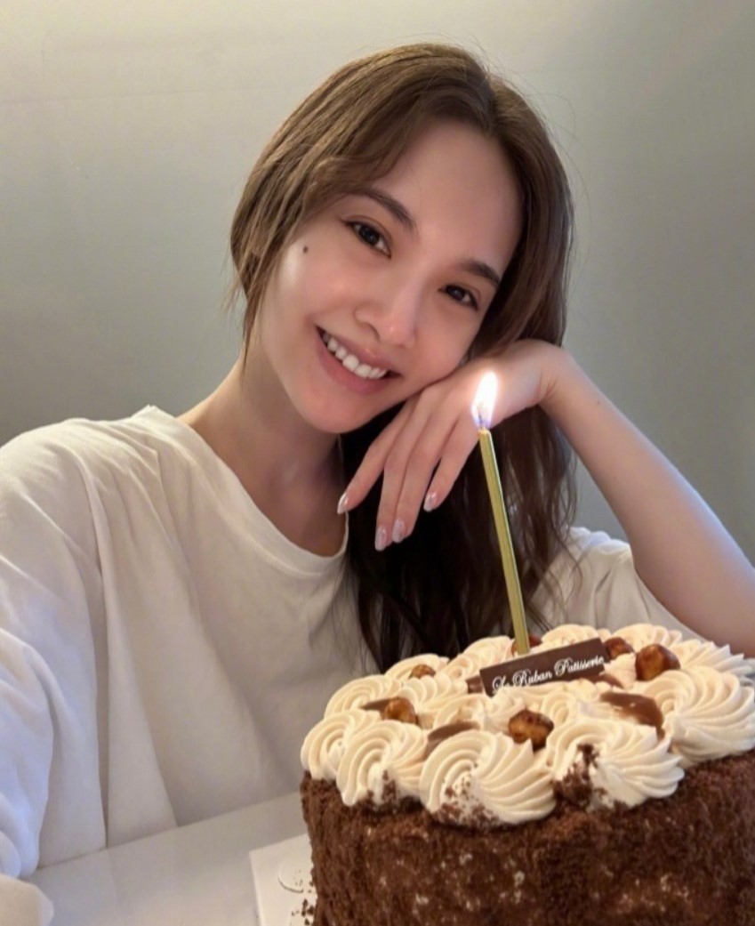 杨丞琳晒40岁庆生照 素颜出镜满满少女感