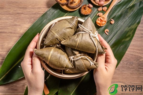 吃一个粽子跑8000米才能消耗掉 专家：进食要适量！