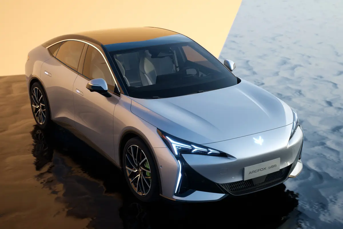 极狐阿尔法S5登场，性价比王者！挑战特斯拉Model 3