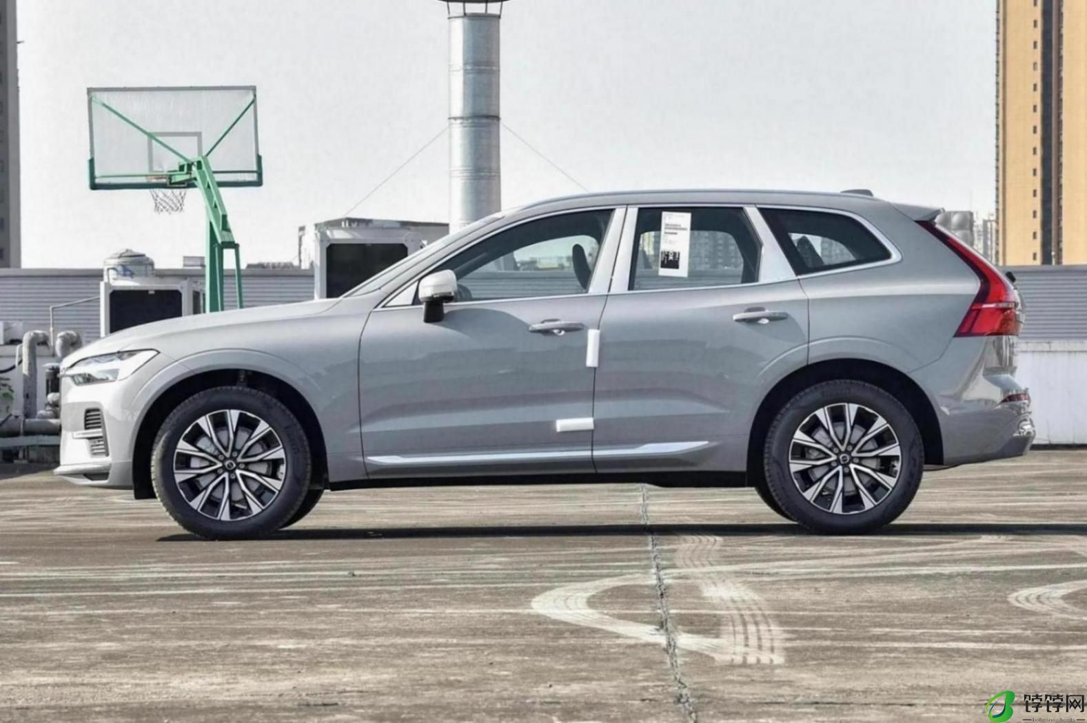 2025款沃尔沃XC60上市,上调发动机扭矩,售价39.69-42.59万元