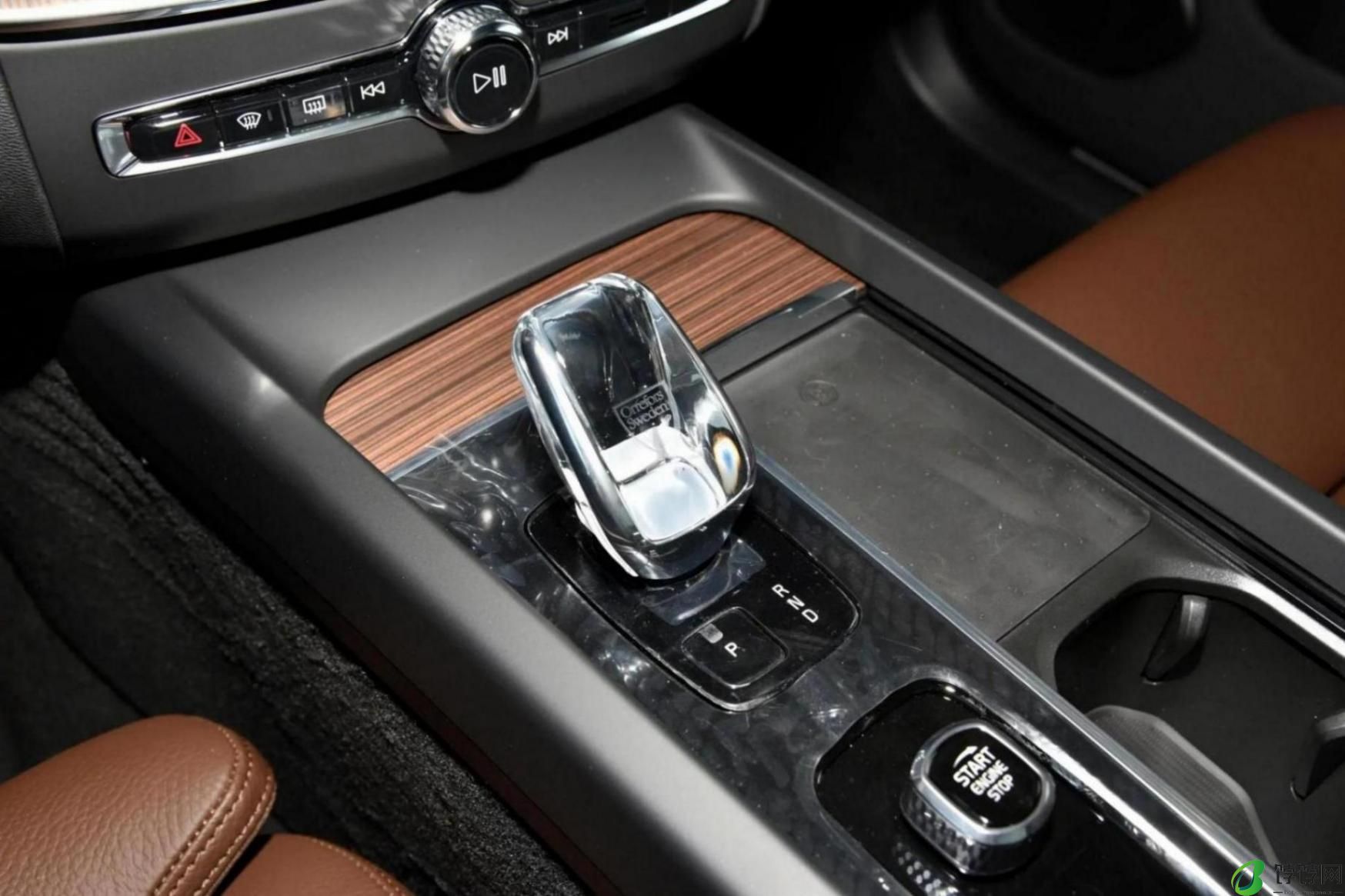 2025款沃尔沃XC60上市,上调发动机扭矩,售价39.69-42.59万元