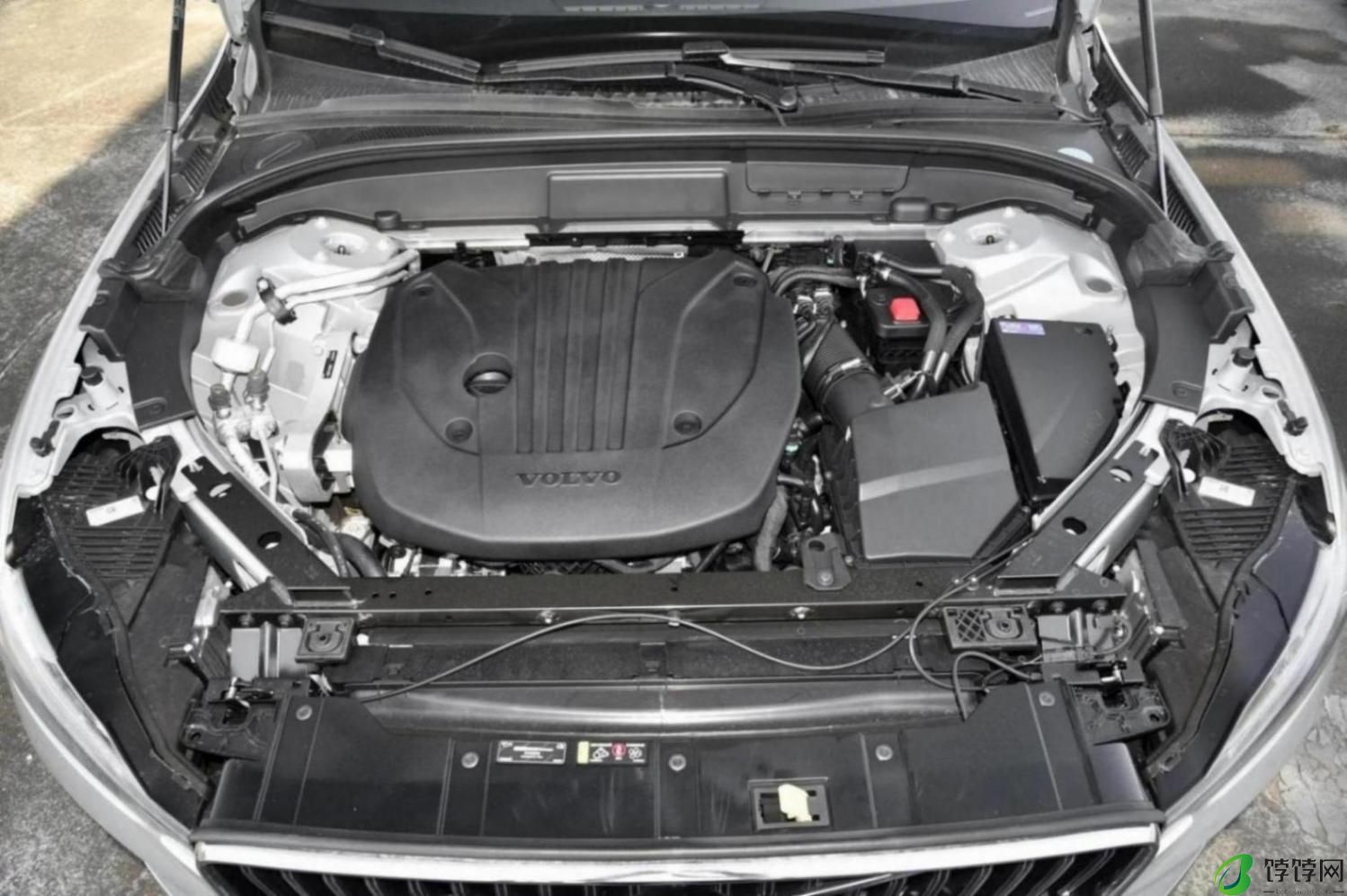 2025款沃尔沃XC60上市,上调发动机扭矩,售价39.69-42.59万元