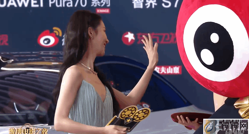 有一种“尴尬”叫娜扎玩性感，明明身材平平无奇，却偏要露点什么-月光资讯网