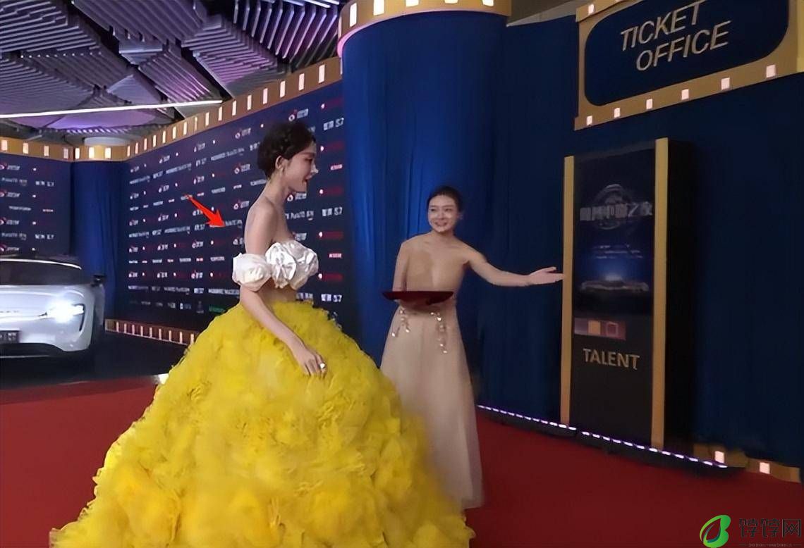 有一种“尴尬”叫娜扎玩性感，明明身材平平无奇，却偏要露点什么-月光资讯网