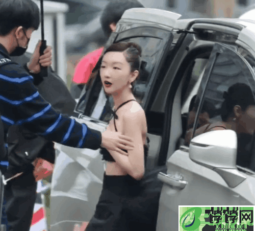 有一种“尴尬”叫娜扎玩性感，明明身材平平无奇，却偏要露点什么-月光资讯网