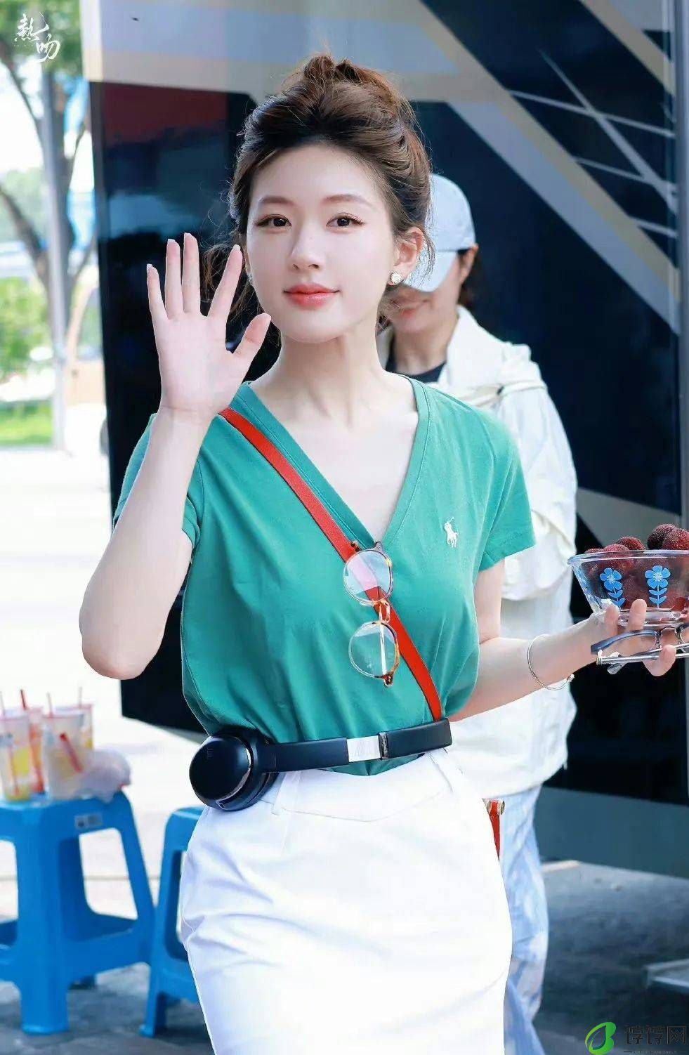 白敬亭隐婚？包贝尔替资本洗金币？张雨绮被小鲜肉骗钱？杨幂被资本放弃？赵露思营造身材焦虑？-月光资讯网