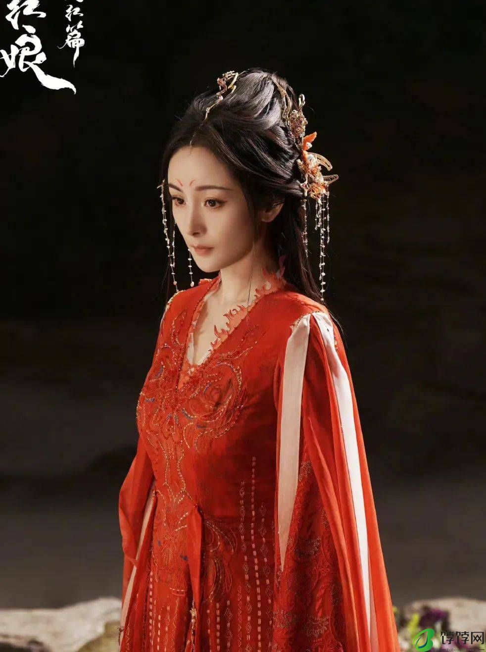 白敬亭隐婚？包贝尔替资本洗金币？张雨绮被小鲜肉骗钱？杨幂被资本放弃？赵露思营造身材焦虑？-月光资讯网