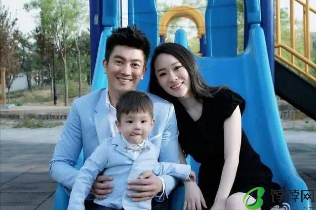 又一对恩爱夫妻被曝离婚？男方曾被曝私联女网红，两人10年恩爱终成一场空？-月光资讯网