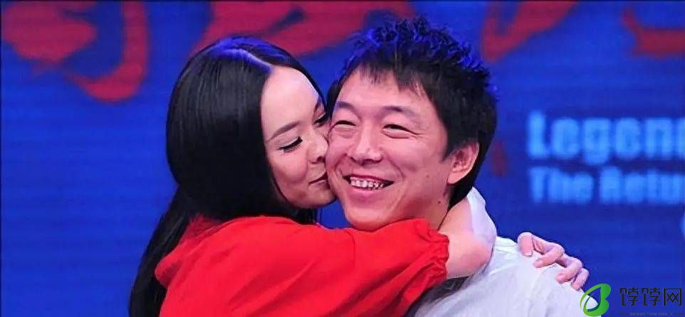 又一对恩爱夫妻被曝离婚？男方曾被曝私联女网红，两人10年恩爱终成一场空？-月光资讯网
