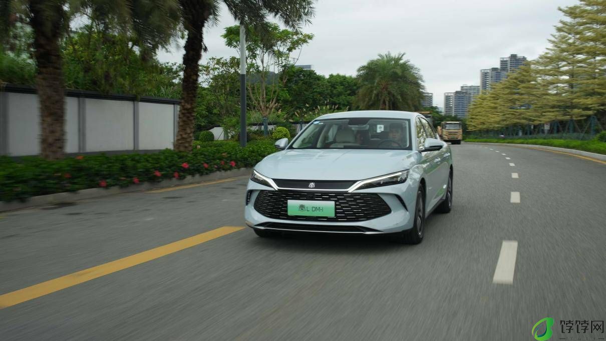 2.9L！2100 公里！全新「998」秦L DM-i 不玩虚的