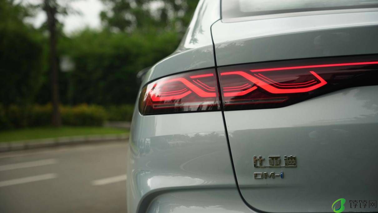 2.9L！2100 公里！全新「998」秦L DM-i 不玩虚的