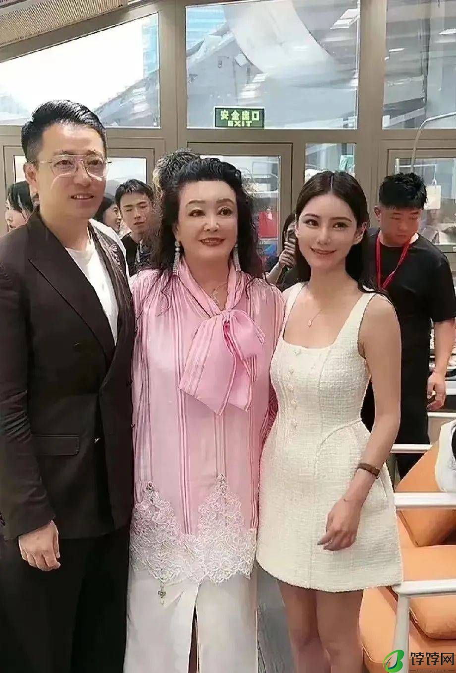 张颖颖直播怼网友，被说素质低，终于明白她为何不如马筱梅-月光资讯网