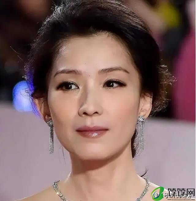 她18岁“一脱”成名，三段感情终是没结果，如今54岁依然单身-月光资讯网