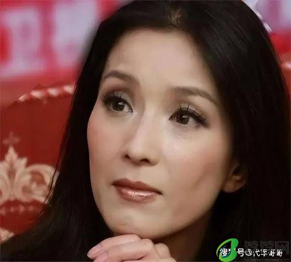 她18岁“一脱”成名，三段感情终是没结果，如今54岁依然单身-月光资讯网