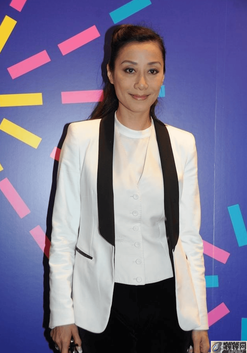 香港第一代名媛，四次结婚四次离婚，亲生女儿与继母林青霞关系更好-月光资讯网