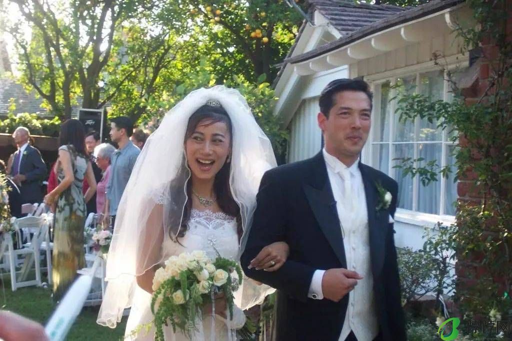 香港第一代名媛，四次结婚四次离婚，亲生女儿与继母林青霞关系更好-月光资讯网