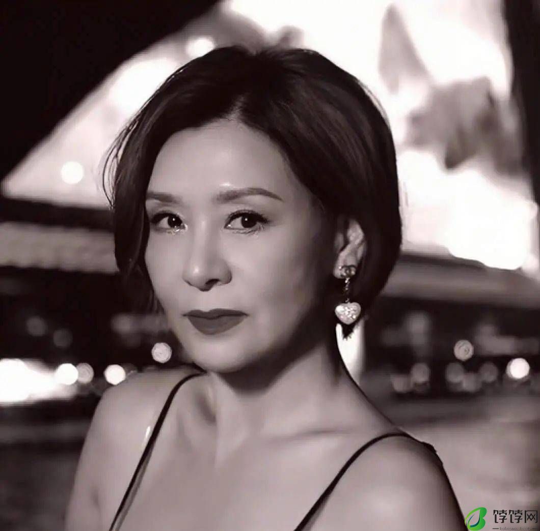 58岁香港知名女星风韵犹存，艳压一代性感女神，多次被曝与小鲜肉暧昧-月光资讯网