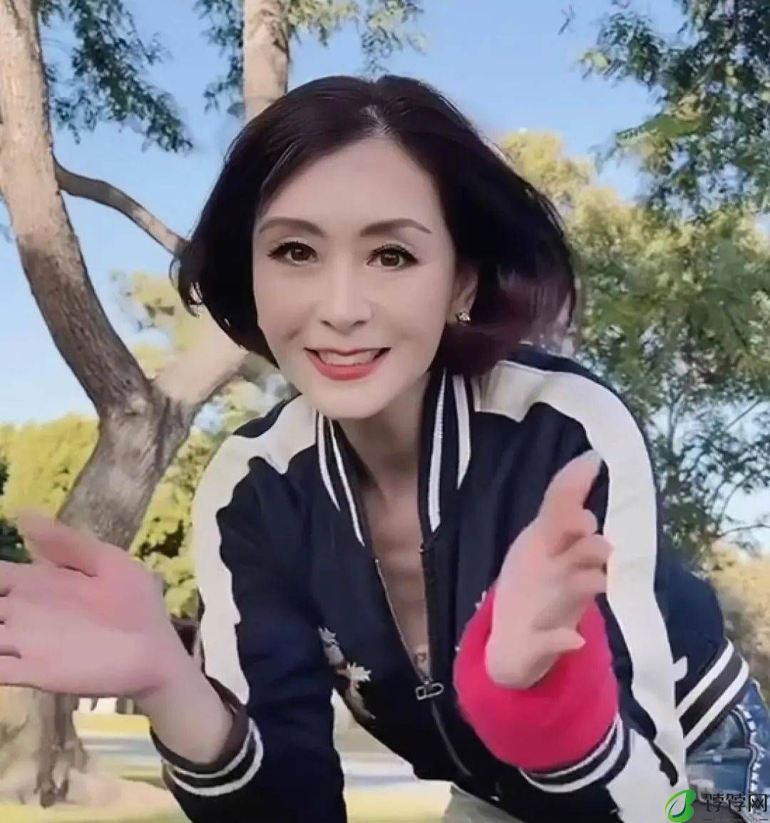 58岁香港知名女星风韵犹存，艳压一代性感女神，多次被曝与小鲜肉暧昧-月光资讯网