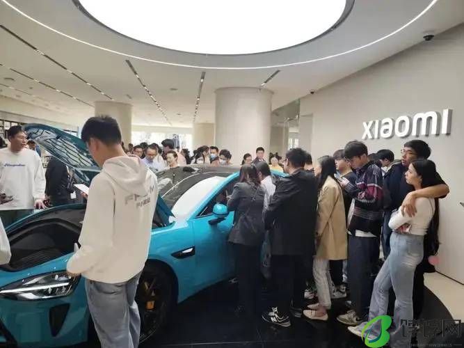 轿车撞脸保时捷，SUV颇像法拉利，对小米汽车不服不行