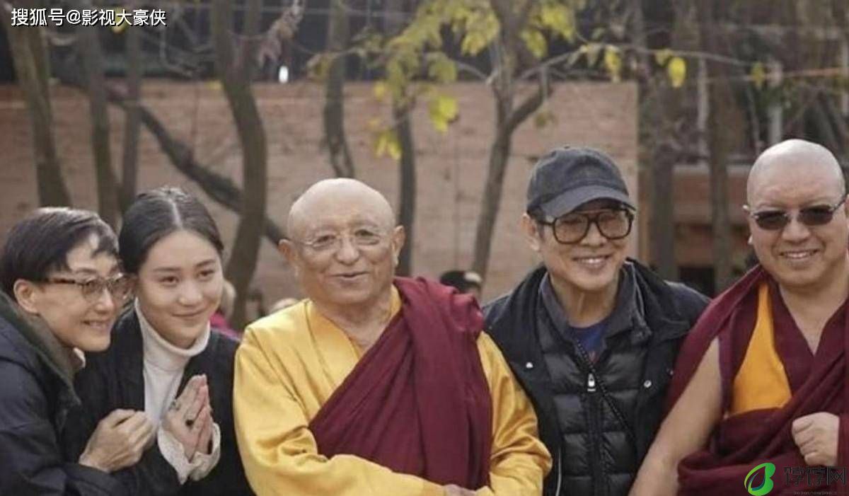 李连杰到海拔4000米高山修行，62岁利智同行，夫妻牵手修行好恩爱-月光资讯网