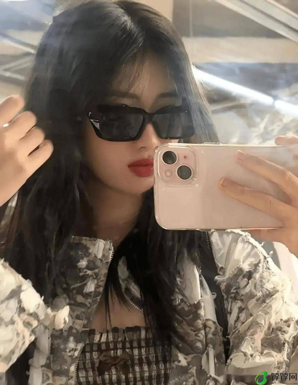 冯小刚养女徐朵晒度假照 56岁徐帆素颜出镜-月光资讯网