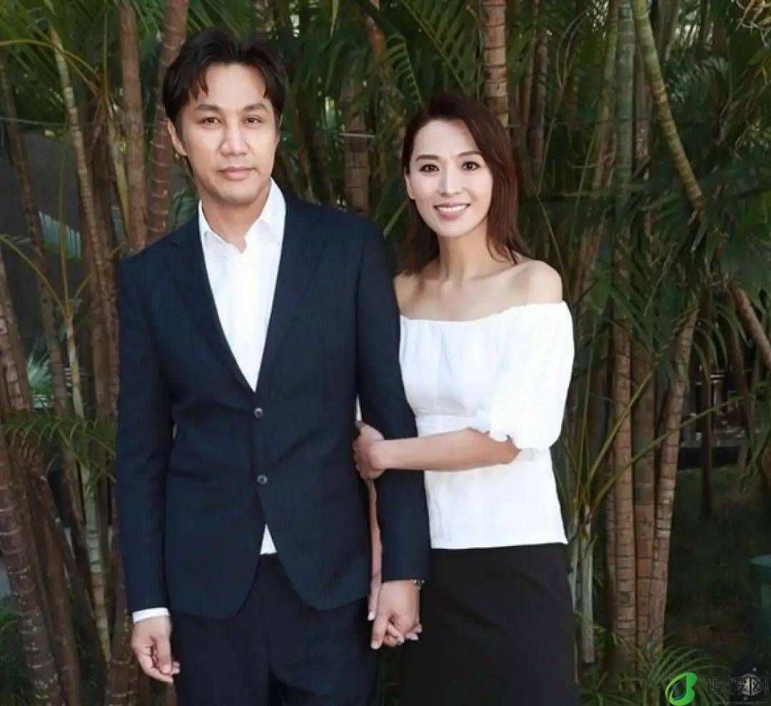 50岁TVB知名女星穿泳装出镜，腰间零赘肉，网友大赞：身材不输20岁少女-月光资讯网