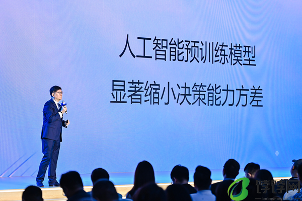 驱动专柜销售增长15%AI已成银泰百货新质生产力