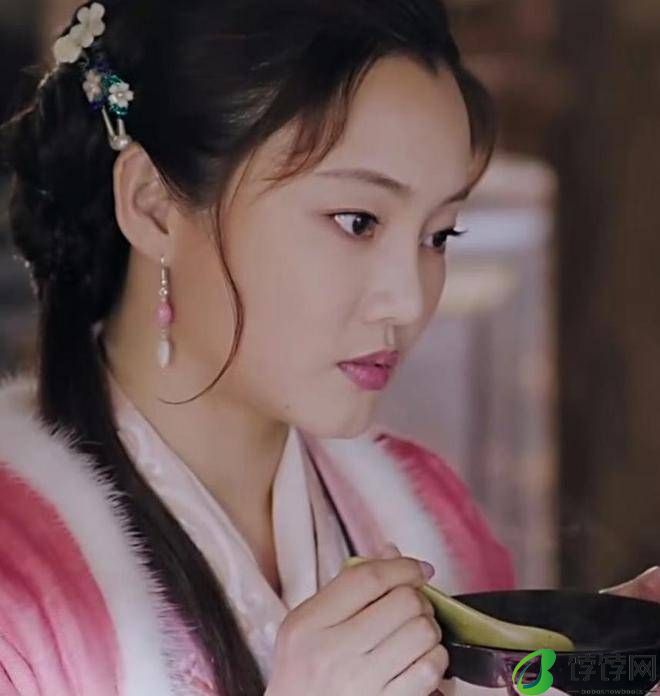 演包惜弱的何晴天仙下凡，李司棋画错妆，她让人想笑-月光资讯网