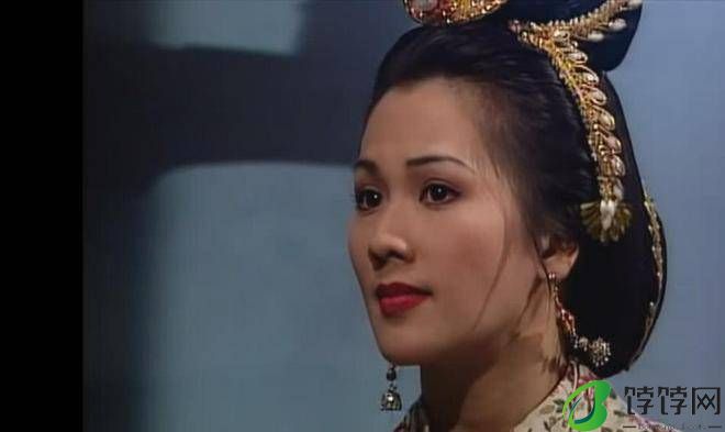演包惜弱的何晴天仙下凡，李司棋画错妆，她让人想笑-月光资讯网