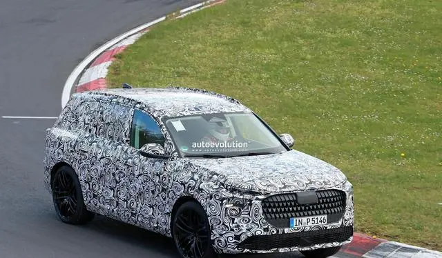 双联屏设计 全新奥迪Q7实车内饰谍照曝光