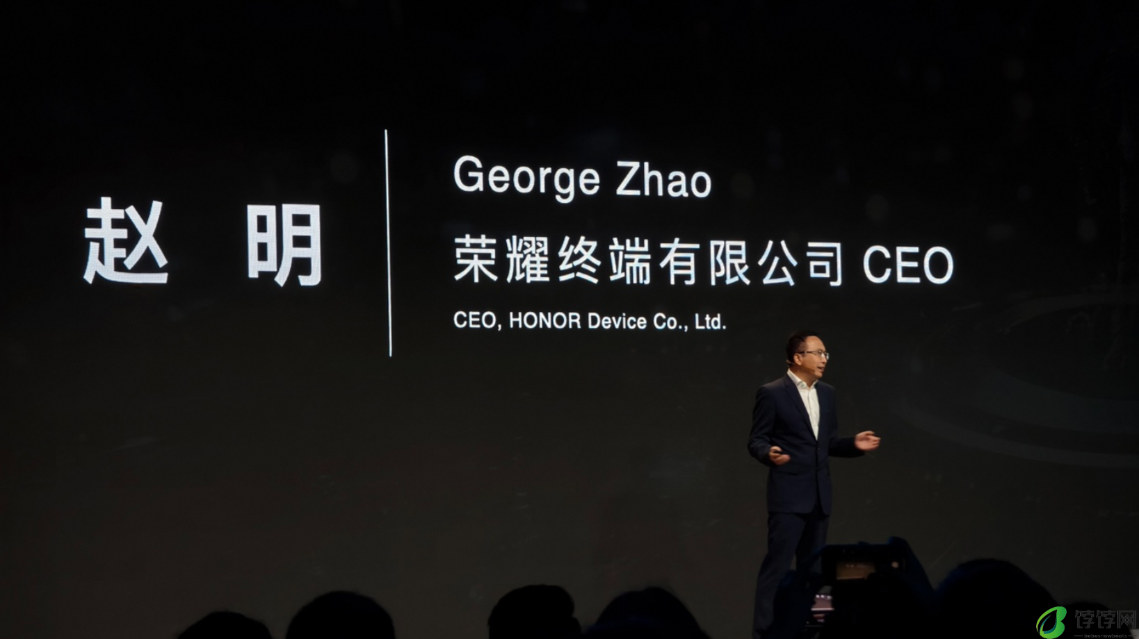 荣耀赵明称将发布一款颠覆性 AI PC