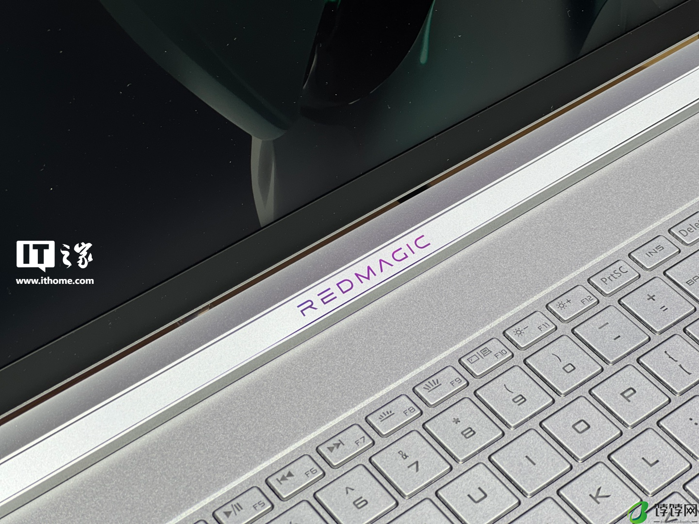 红魔首款游戏本 16 Pro 亮相 MWC24 上海展：一体金属工艺、RGB 灯效 LOGO