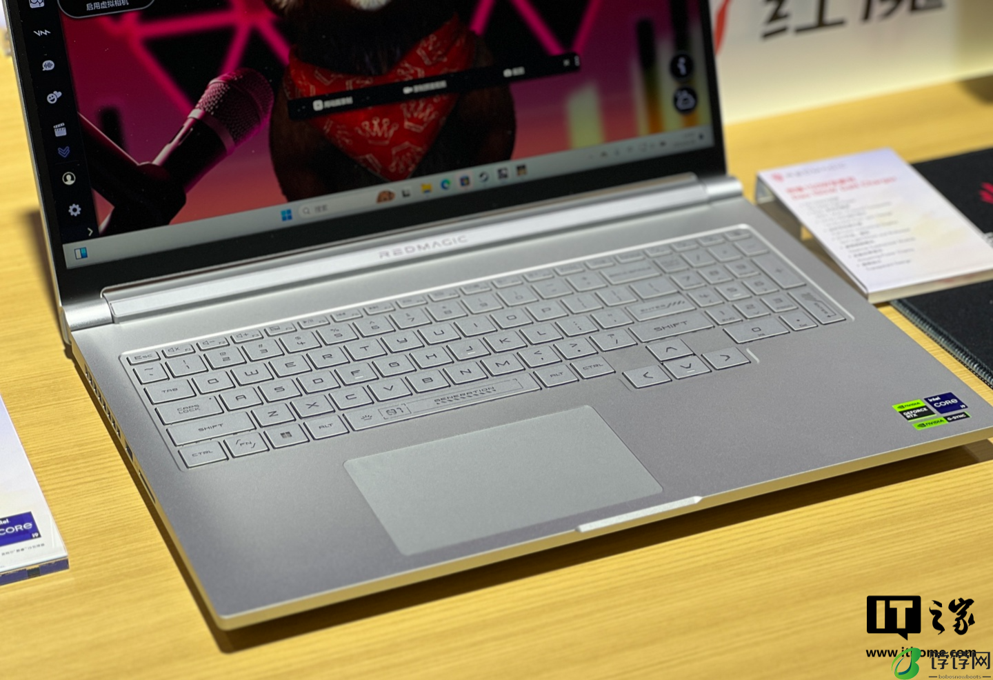 红魔首款游戏本 16 Pro 亮相 MWC24 上海展：一体金属工艺、RGB 灯效 LOGO