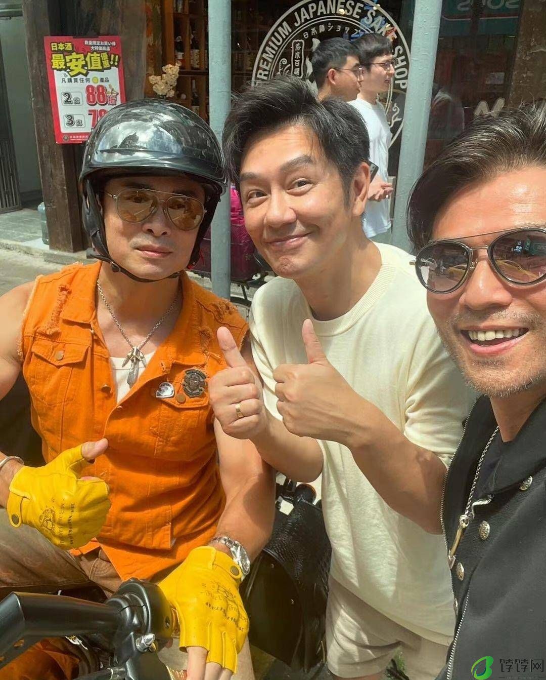 段誉和虚竹罕见合体！陈浩民与樊少皇聚会，后者手臂肌肉吸睛-月光资讯网