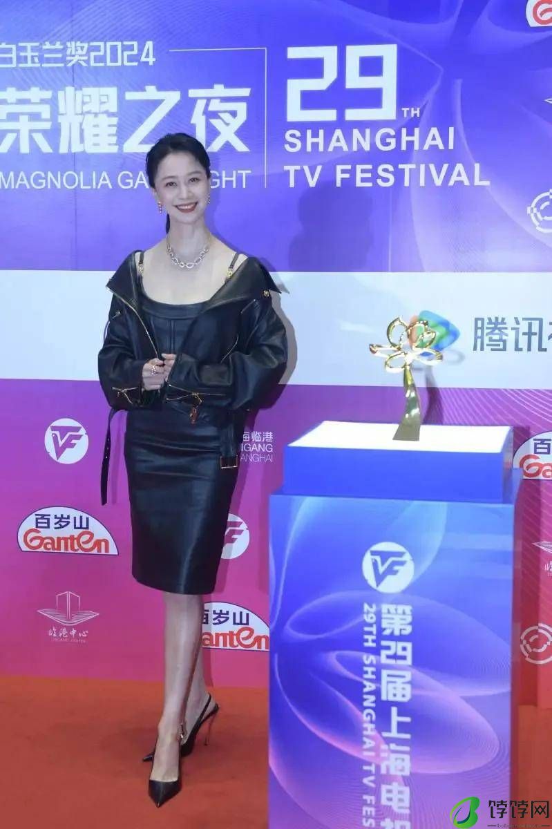 上海这一夜，唐嫣礼服凸显细腰，闫妮苹果肌瞩目，赵昭仪发型敷衍-月光资讯网