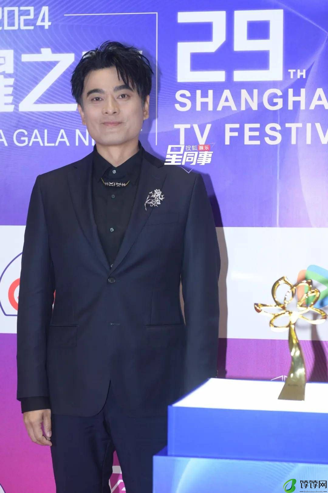 上海这一夜，唐嫣礼服凸显细腰，闫妮苹果肌瞩目，赵昭仪发型敷衍-月光资讯网