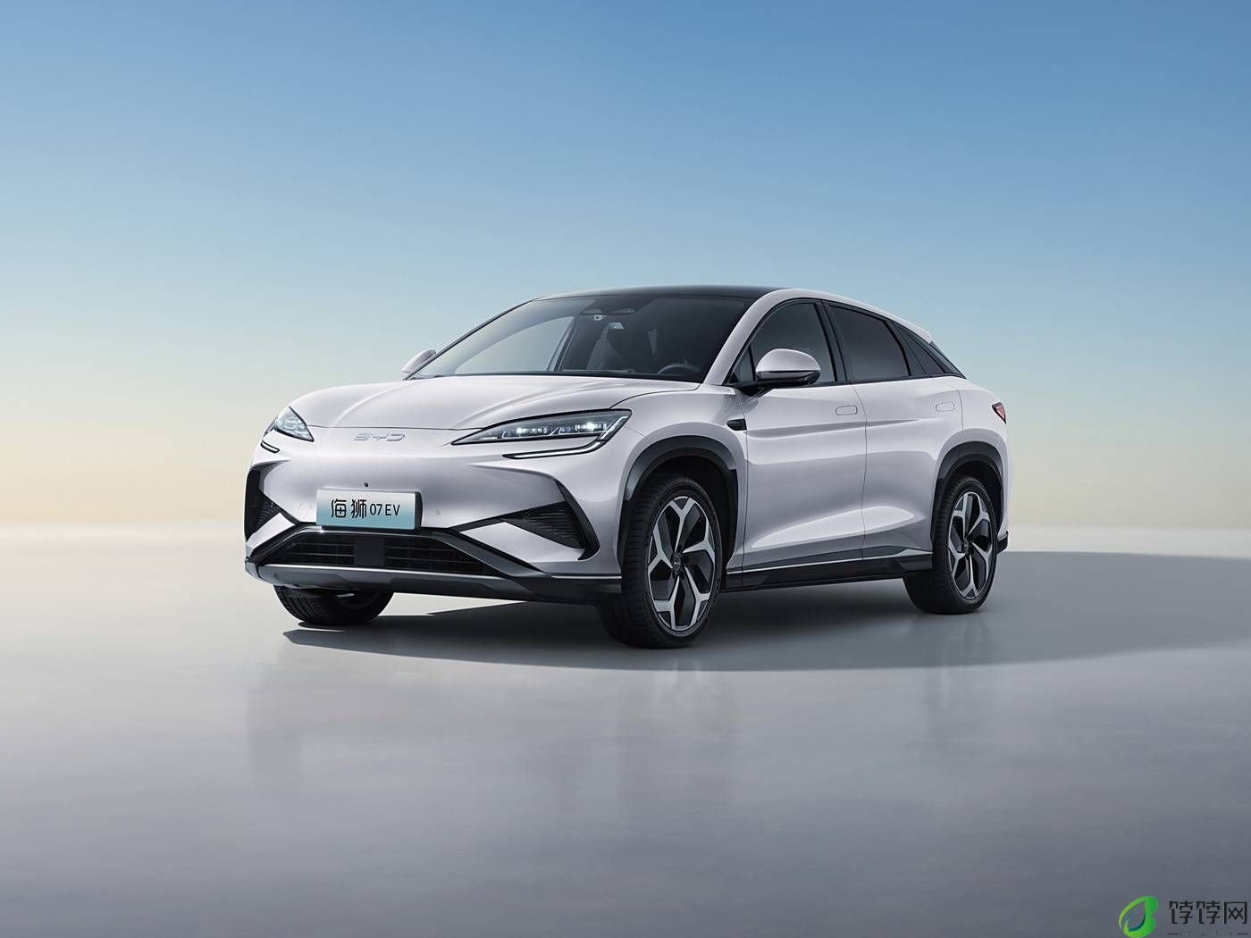 比ModelY划算！4.8米SUV不到19万，4.2秒破百660km续航，800V平台