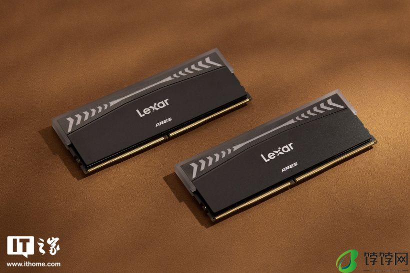 雷克沙战神之翼 ARES RGB DDR5 8000 内存图赏：炫彩白翼支持 RGB