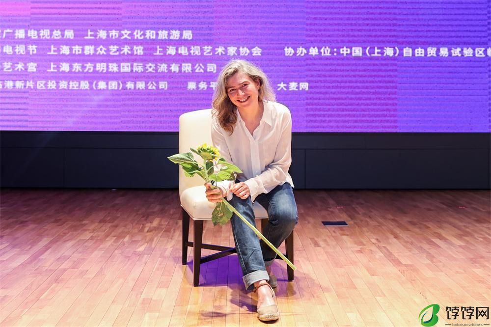 新版梵高纪录片，“她”视角展现梵高画作如何冲破时代