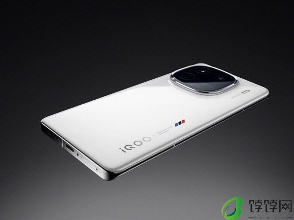 骁龙8 Gen4+6000mAh+2K直屏！iQOO 13前瞻：梦中神机