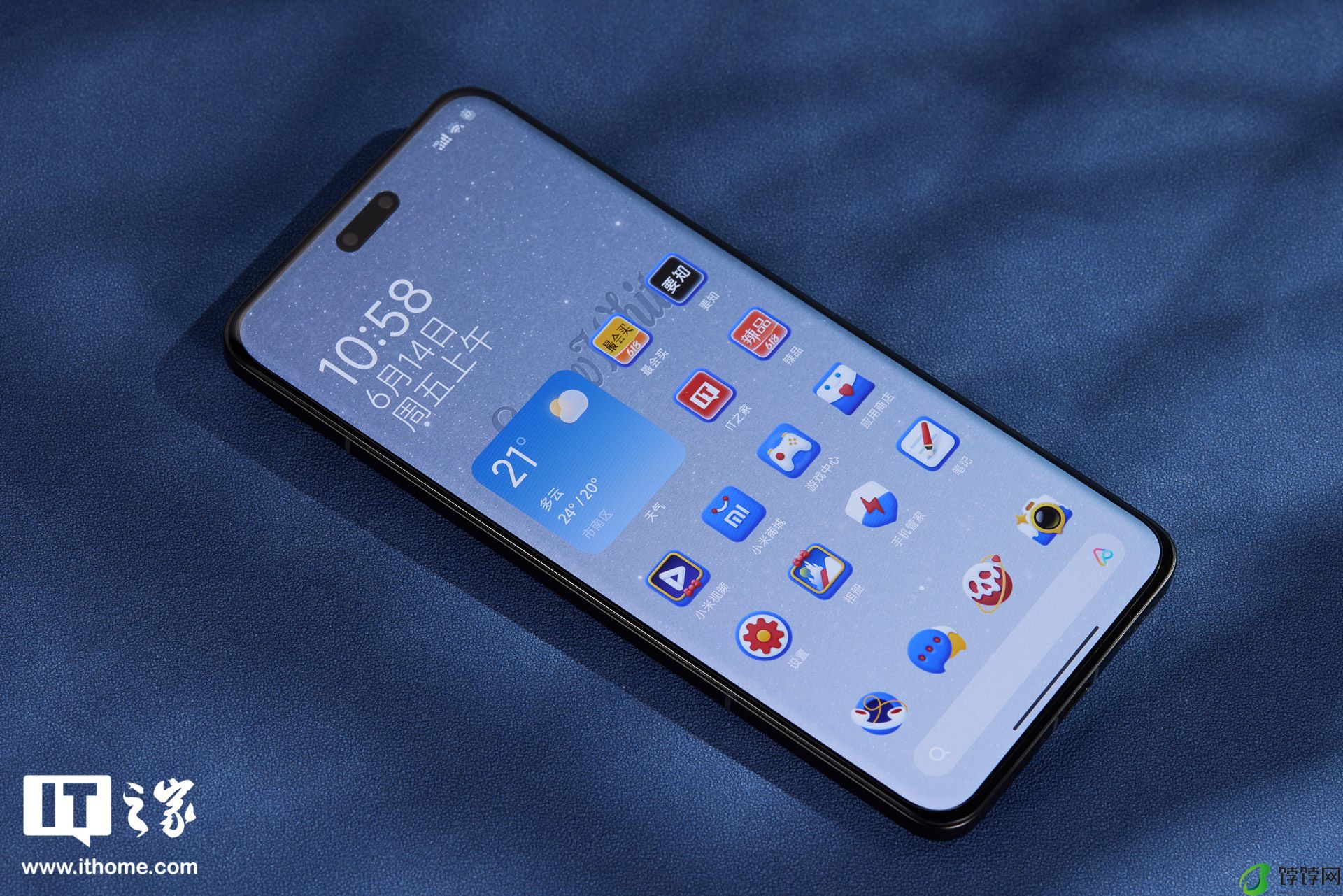 小米 Civi 4 Pro 迪士尼公主限定版图赏:内嵌“魔镜”的深度定制机