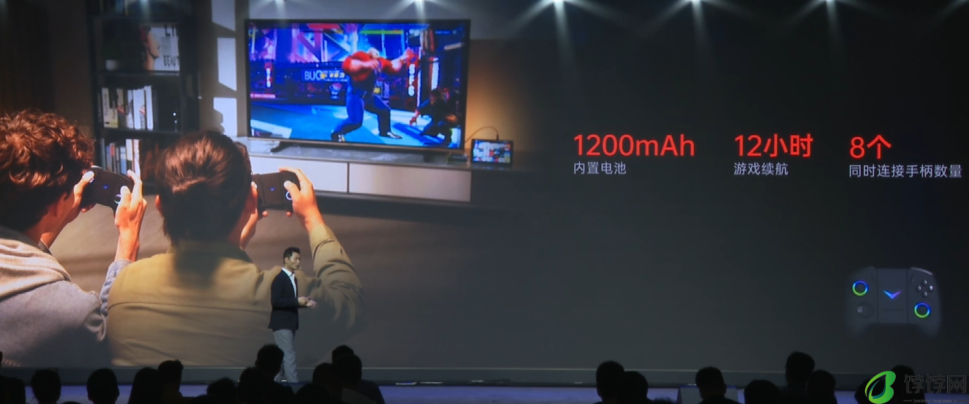 5699 元起，OnexPlayer 游侠 X1 mini 三合一电脑发布：8.8 英寸 144Hz 屏、锐龙 7 8840U