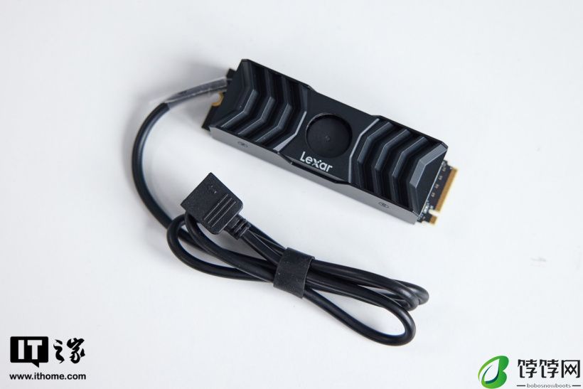 雷克沙 NM1090 PCIe5.0 Gen5x4 NVMe 固态硬盘体验:12000MB/s超高速读取,RGB 散热马甲是绝配