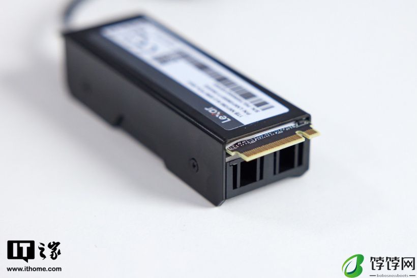 雷克沙 NM1090 PCIe5.0 Gen5x4 NVMe 固态硬盘体验:12000MB/s超高速读取,RGB 散热马甲是绝配