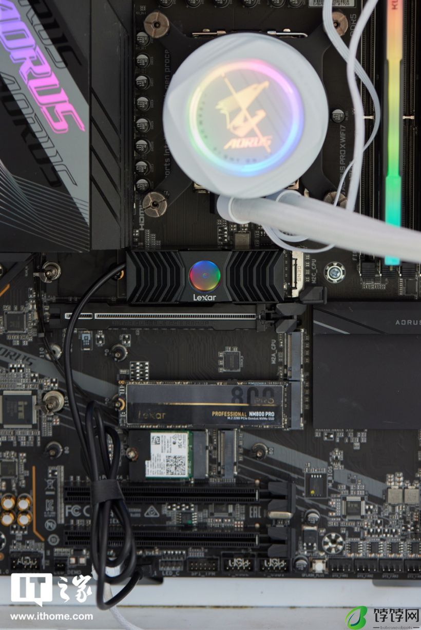 雷克沙 NM1090 PCIe5.0 Gen5x4 NVMe 固态硬盘体验:12000MB/s超高速读取,RGB 散热马甲是绝配